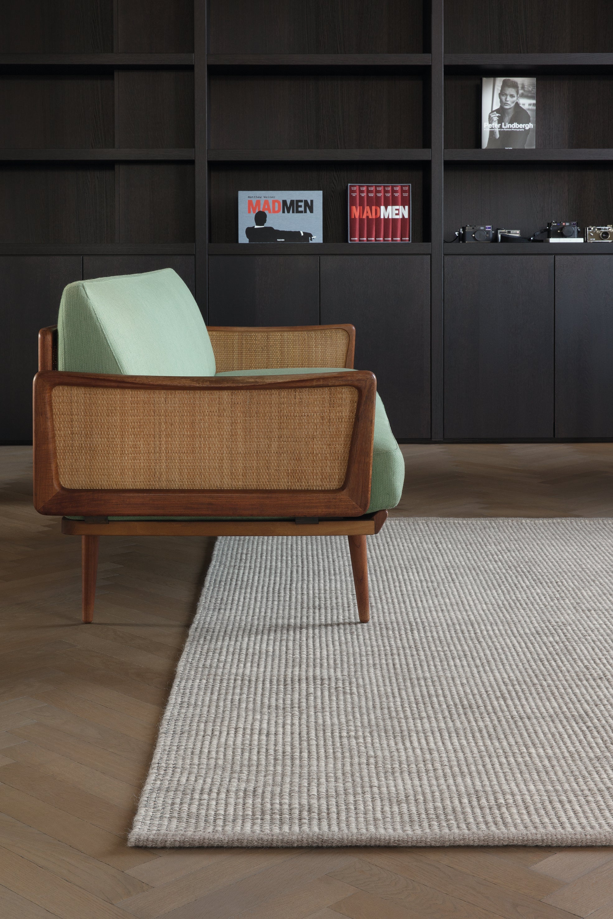 4 reasons why rugs is a must in office